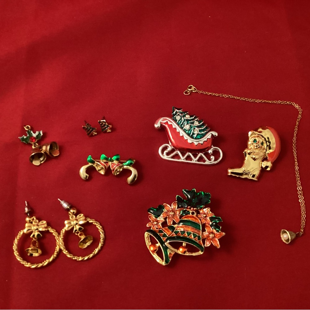 Christmas costume jewelry lot